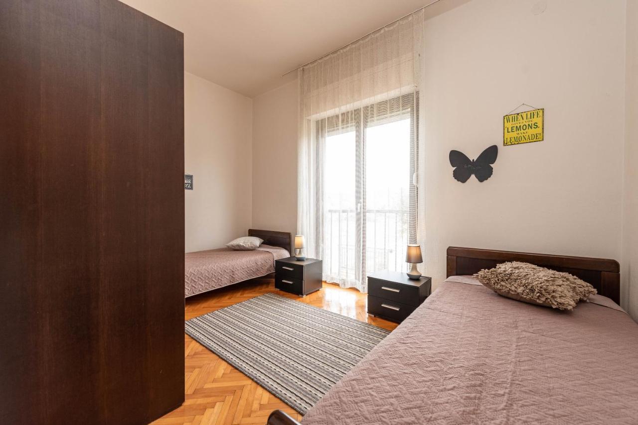 Beachfront Apartment Lostura Turanj Exterior foto