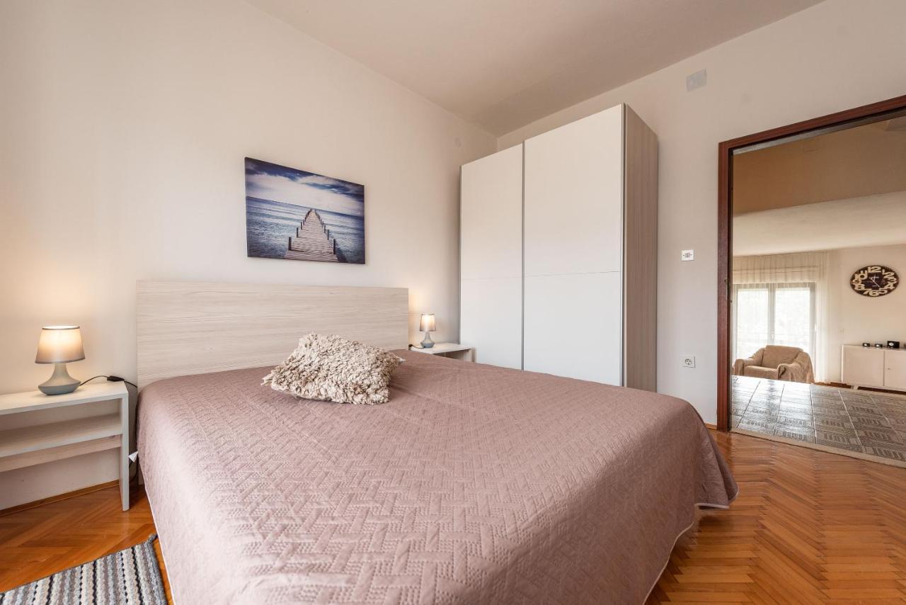 Beachfront Apartment Lostura Turanj Exterior foto
