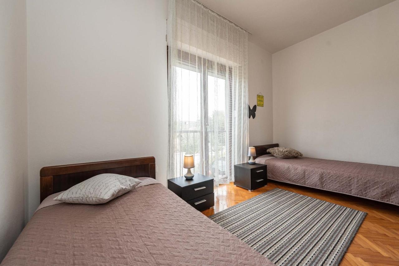 Beachfront Apartment Lostura Turanj Exterior foto